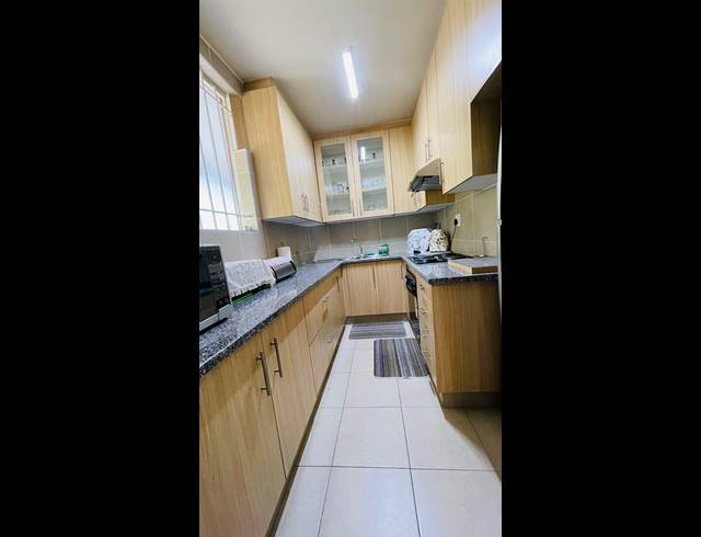 2 BEDROOM APARTMENT FOR SALE IN WESTRIDGE